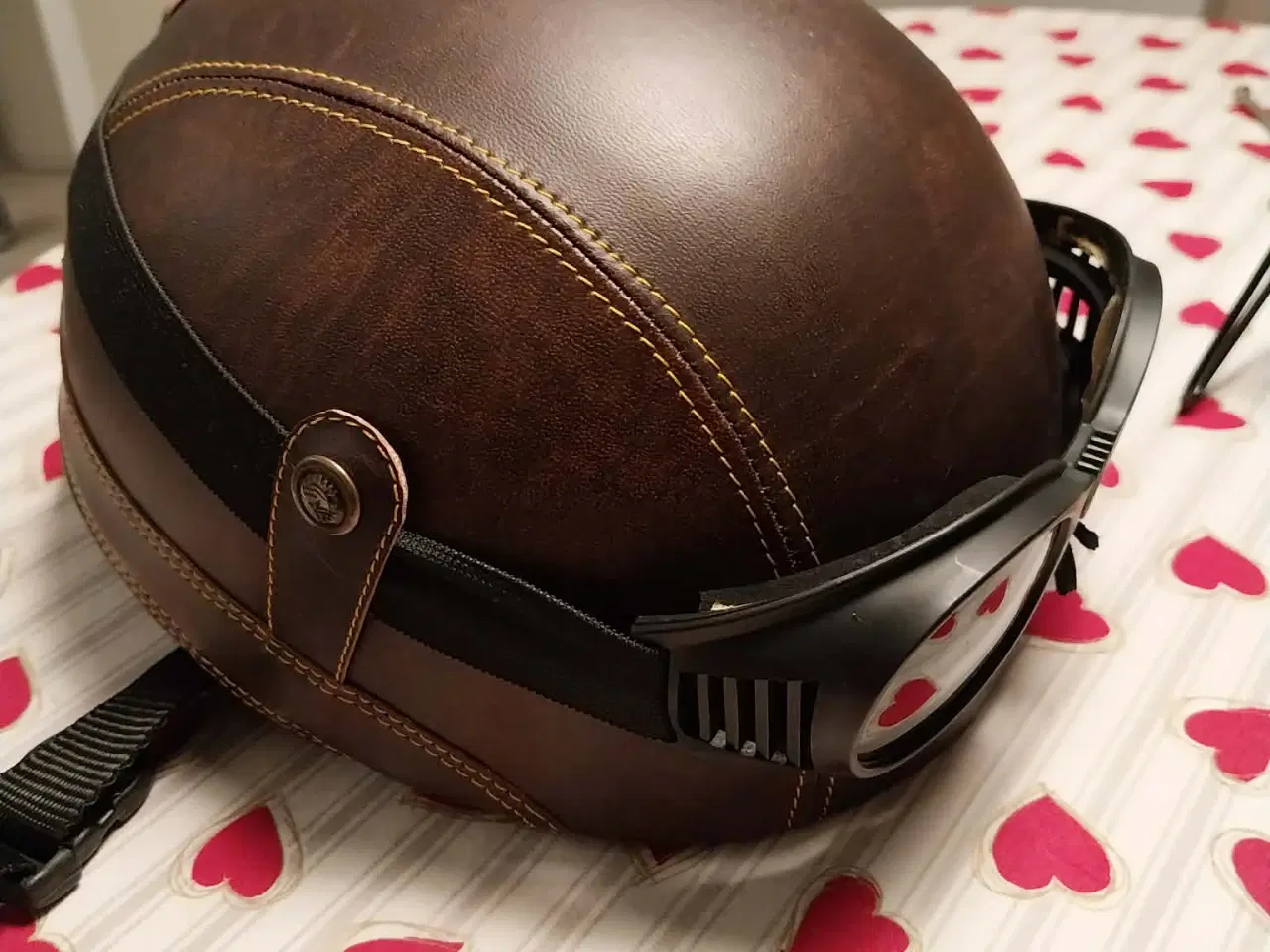 Billede 4 - Hjelme retro læder-look str L og M