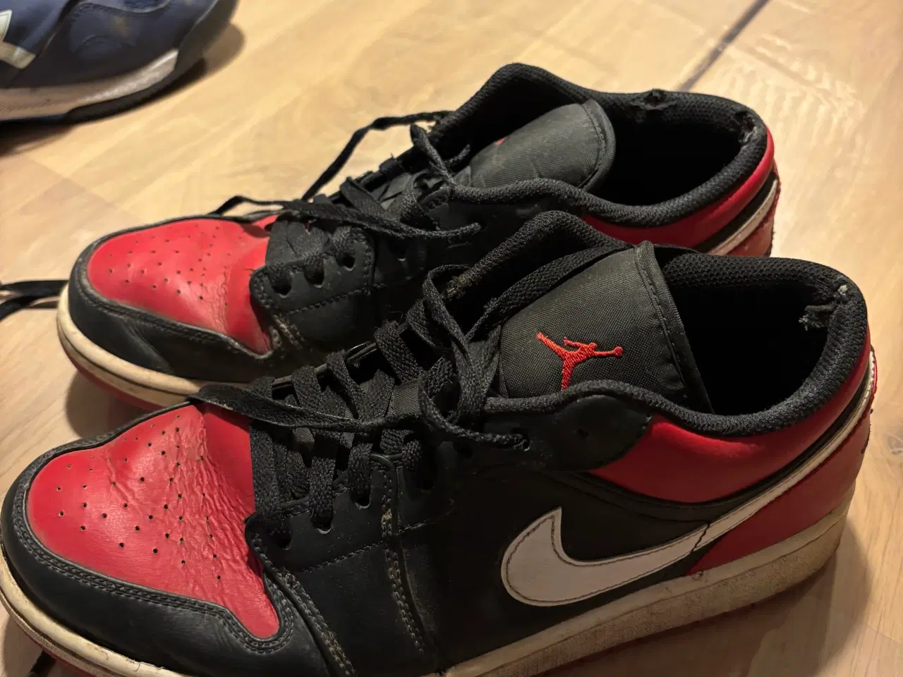 Billede 2 - Nike Air Jordan 1 Low slidte sælges!