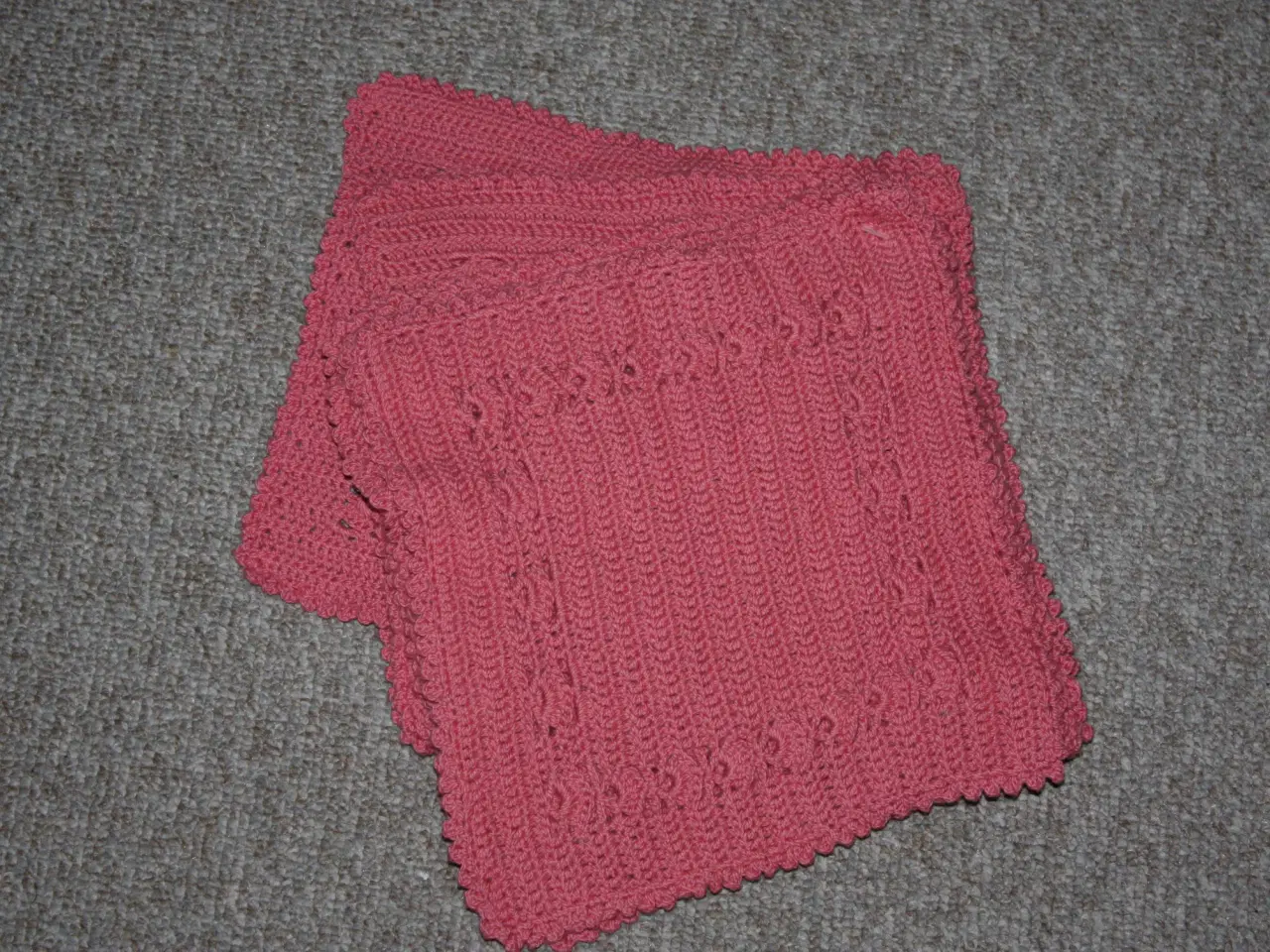 Billede 2 - Hæklede bomuld servietter eller klude 24 cm x 24 c