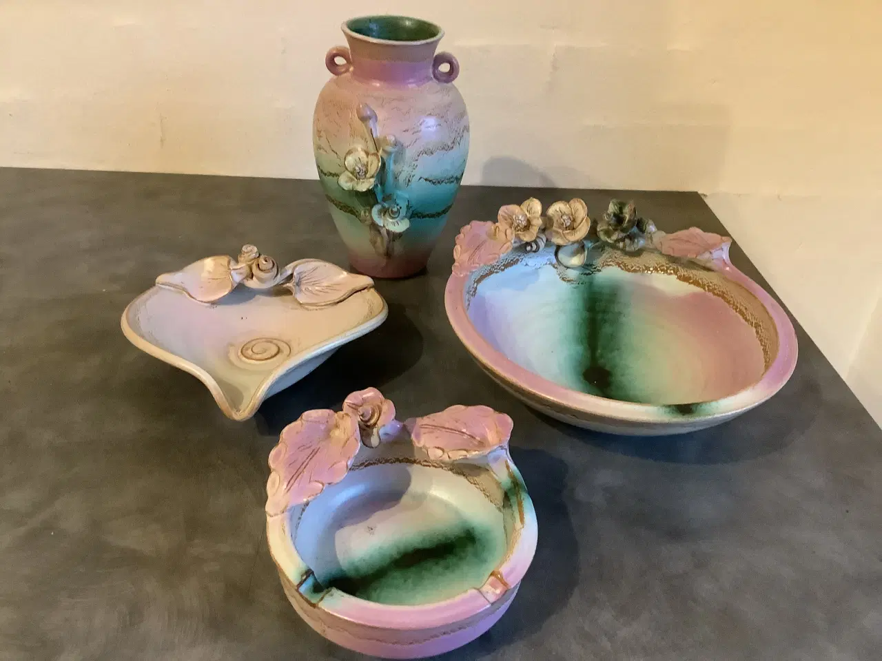 Billede 1 - Keramik sæt vase og skåle i flere farver.