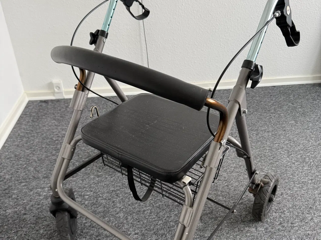Billede 2 - Rollator af mærket Lindebjerg