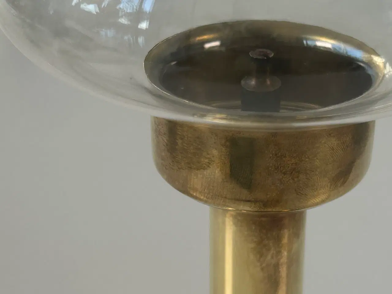 Billede 4 - Vintage messing olielampe med klar glaskuppel – el