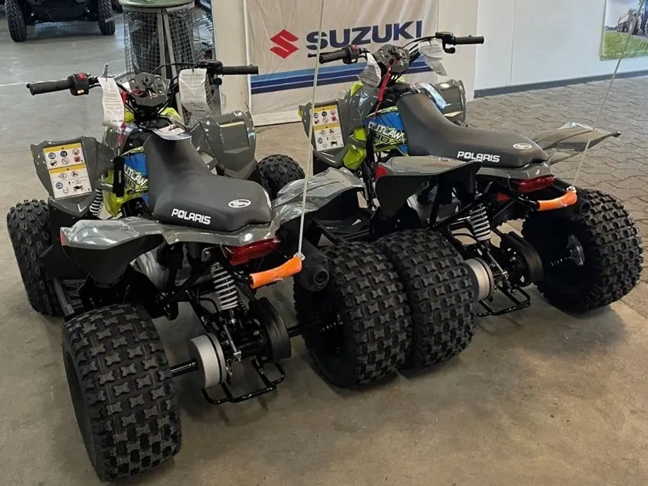 Billede 4 - Polaris Outlaw 110 Flag & hjelm