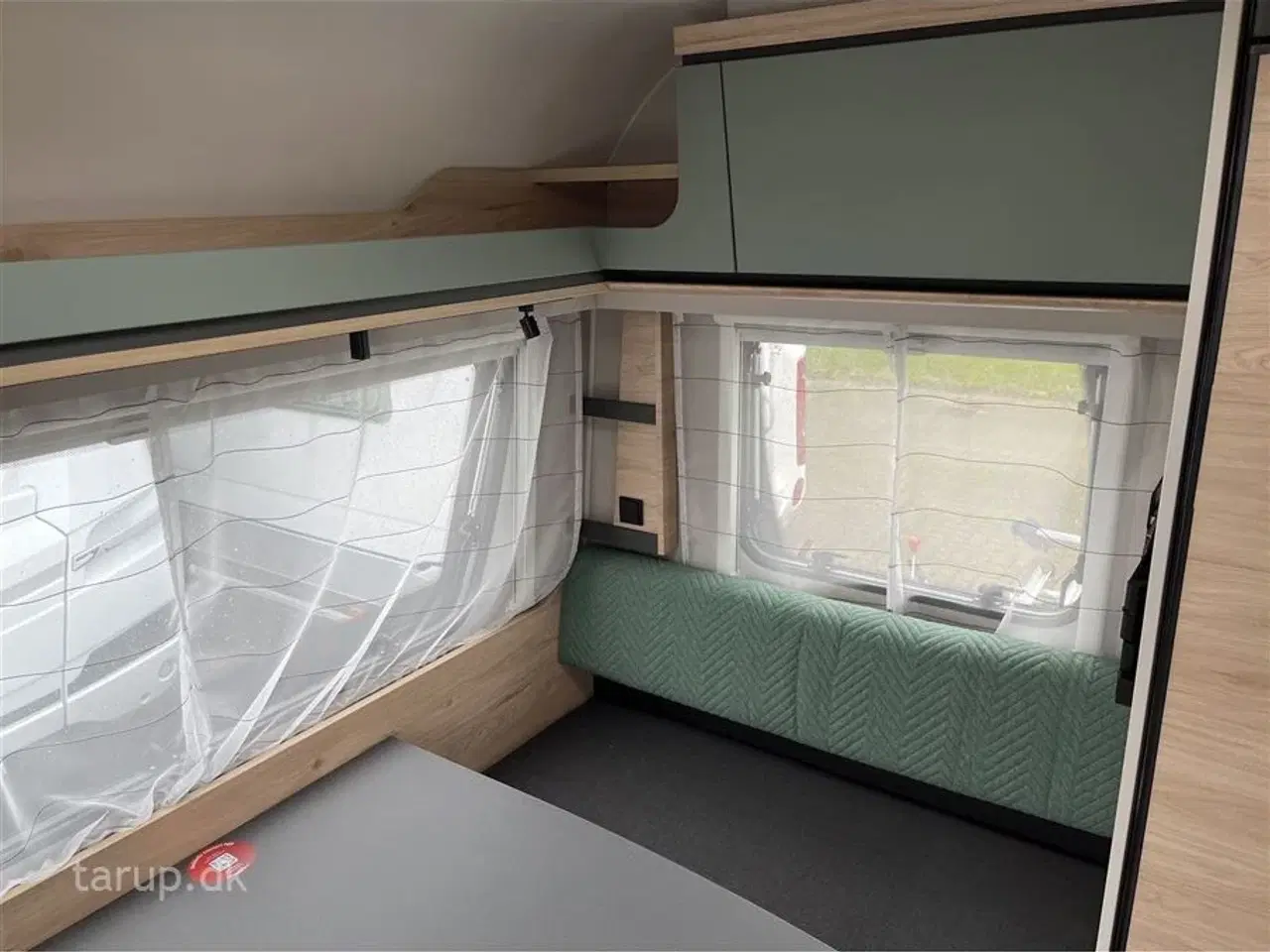 Billede 8 - 2026 - Dethleffs Camper 460 EL    Enkeltsenge med sengeudvidelse, NYHED nu med 2 gasblus, ende-sidde-gruppe, el-gulv-varme, 17 tommer alufælge, 137 l. køleskab m/ fryser,