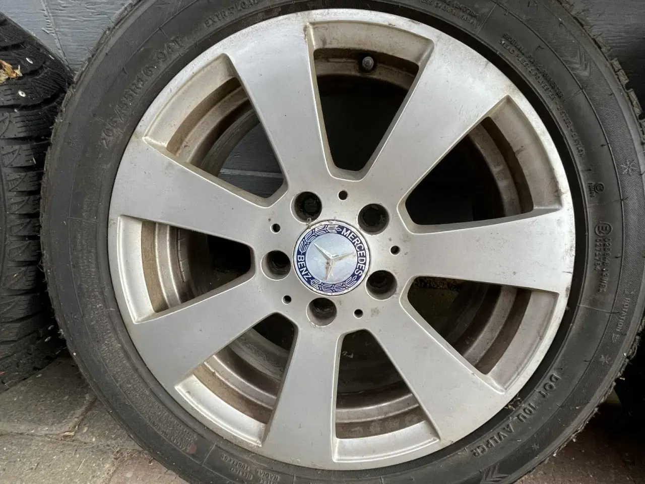 Billede 3 - Alufælge til Mercedes monteret med pigdæk