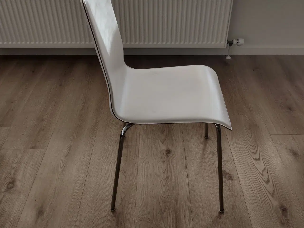 Billede 4 - Spisebord med 3 spisebordsstole