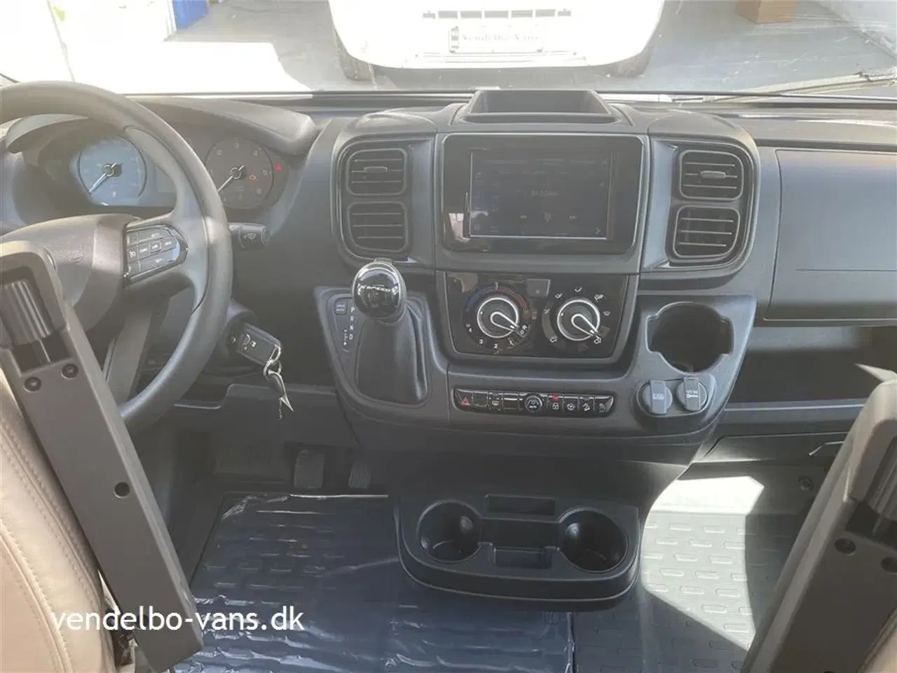 Billede 11 - 2025 - McLouis Mc4   160 cm bred dobbeltseng i midten bagerst som kan hæve/sænke