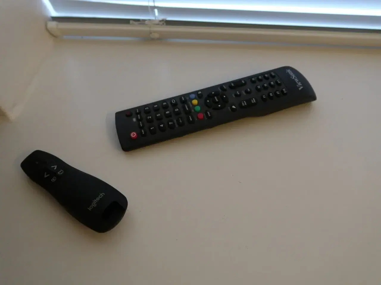Billede 4 - Fjernsyn VIEWSONIC med fjernbetjening samt kamera LOGITECH