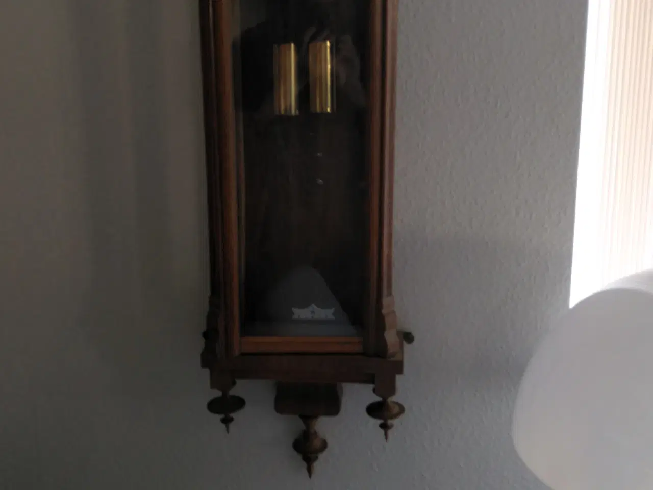 Billede 2 - Pænt gammelt stueur. i mørk eg flotte udskæringer