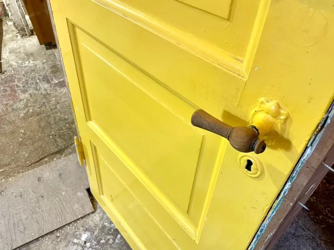 Billede 3 - Venstrehængt, original opgangsdør m. karm