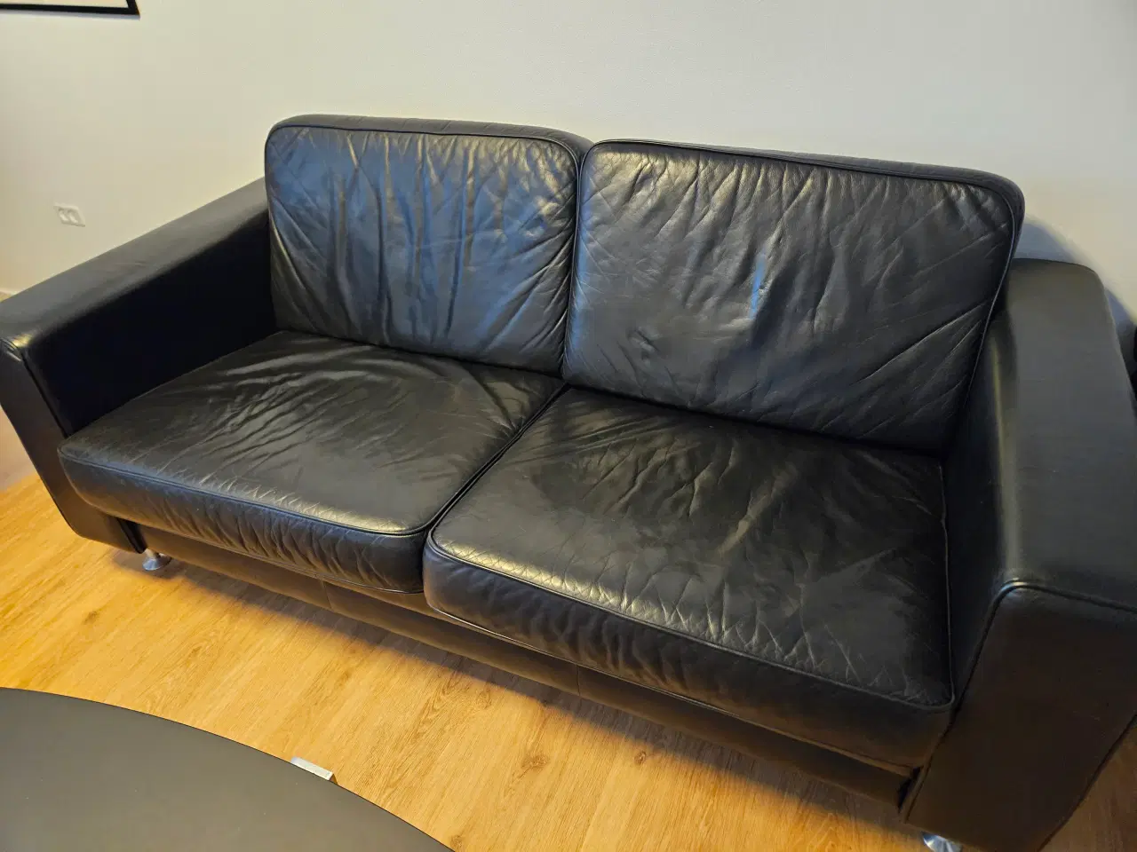 Billede 1 - Sofa, 2 pers. Sort blødt læder