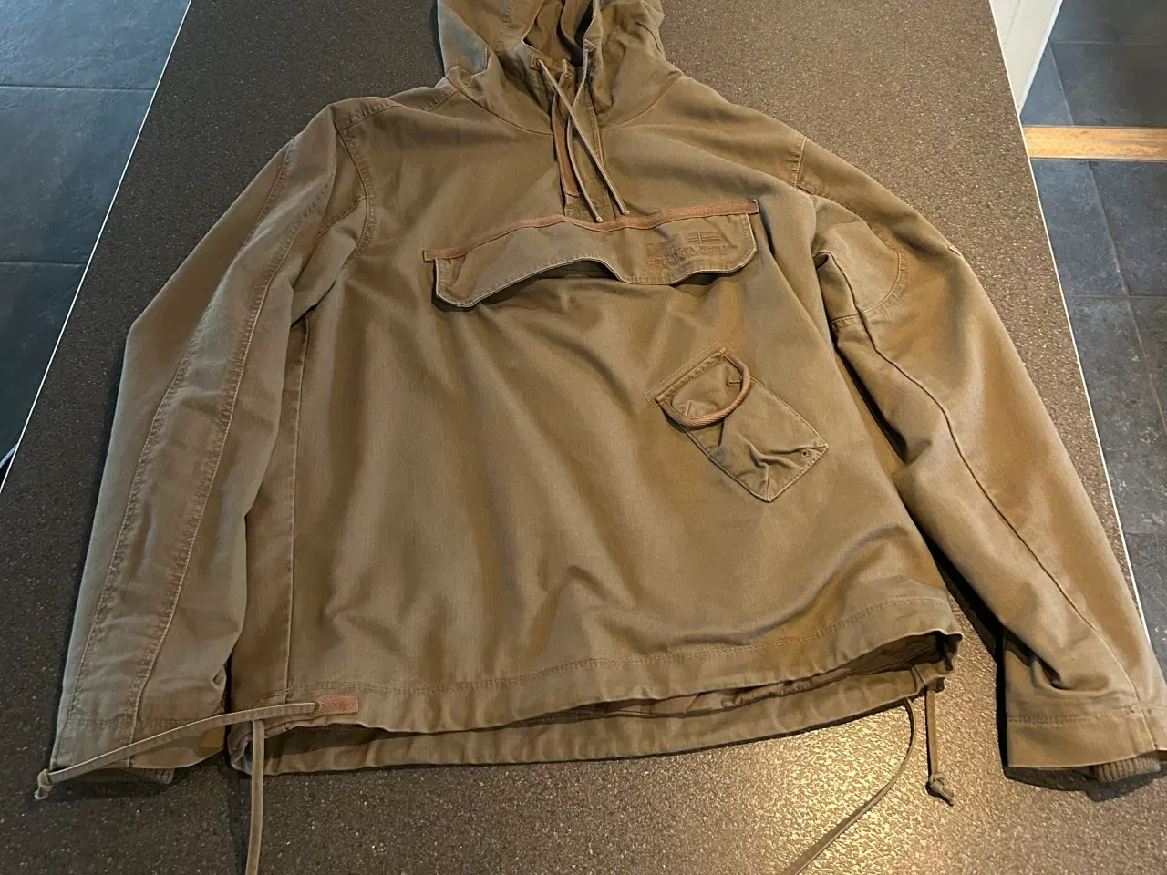 Billede 2 - Anorak fra Helly Hansen