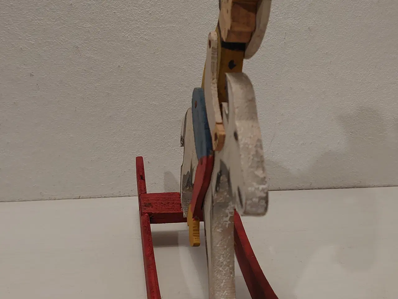 Billede 3 - Gammel Klods Hans gyngehest i træ. L.23cm. Ca.1950