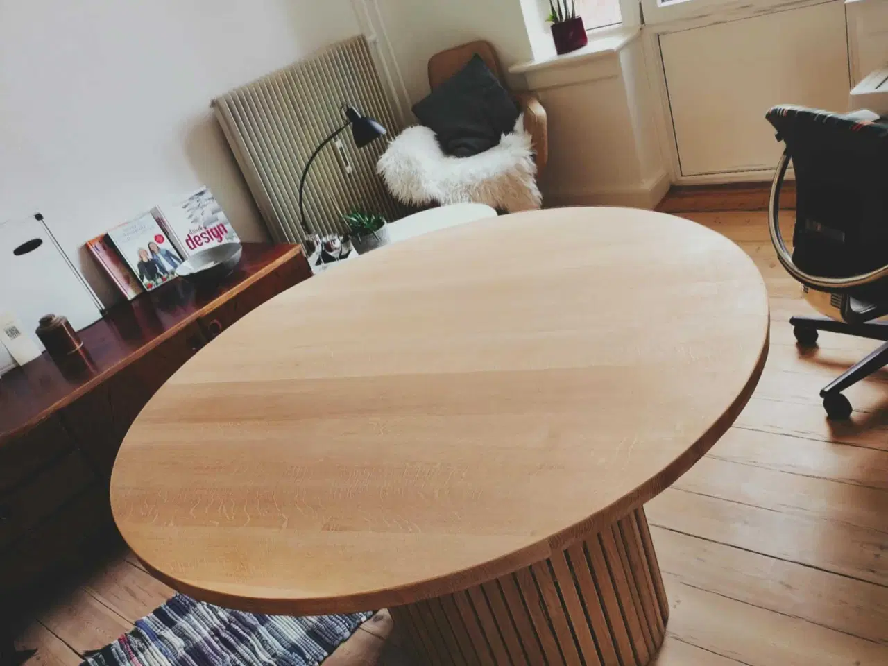 Billede 2 - Luksus rundt massiv egetræ spisebord med tillægspl