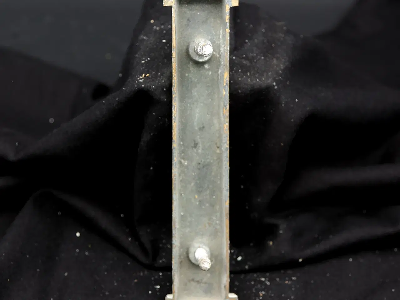 Billede 2 - Messing facadebogstav “I” – rå patina