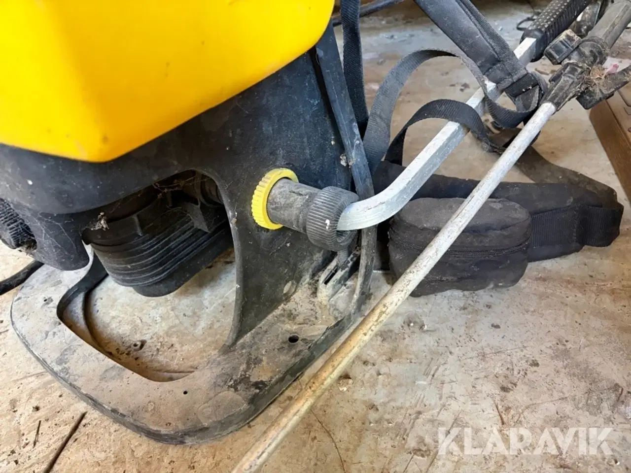 Billede 11 - Marksprøjte og symaskine