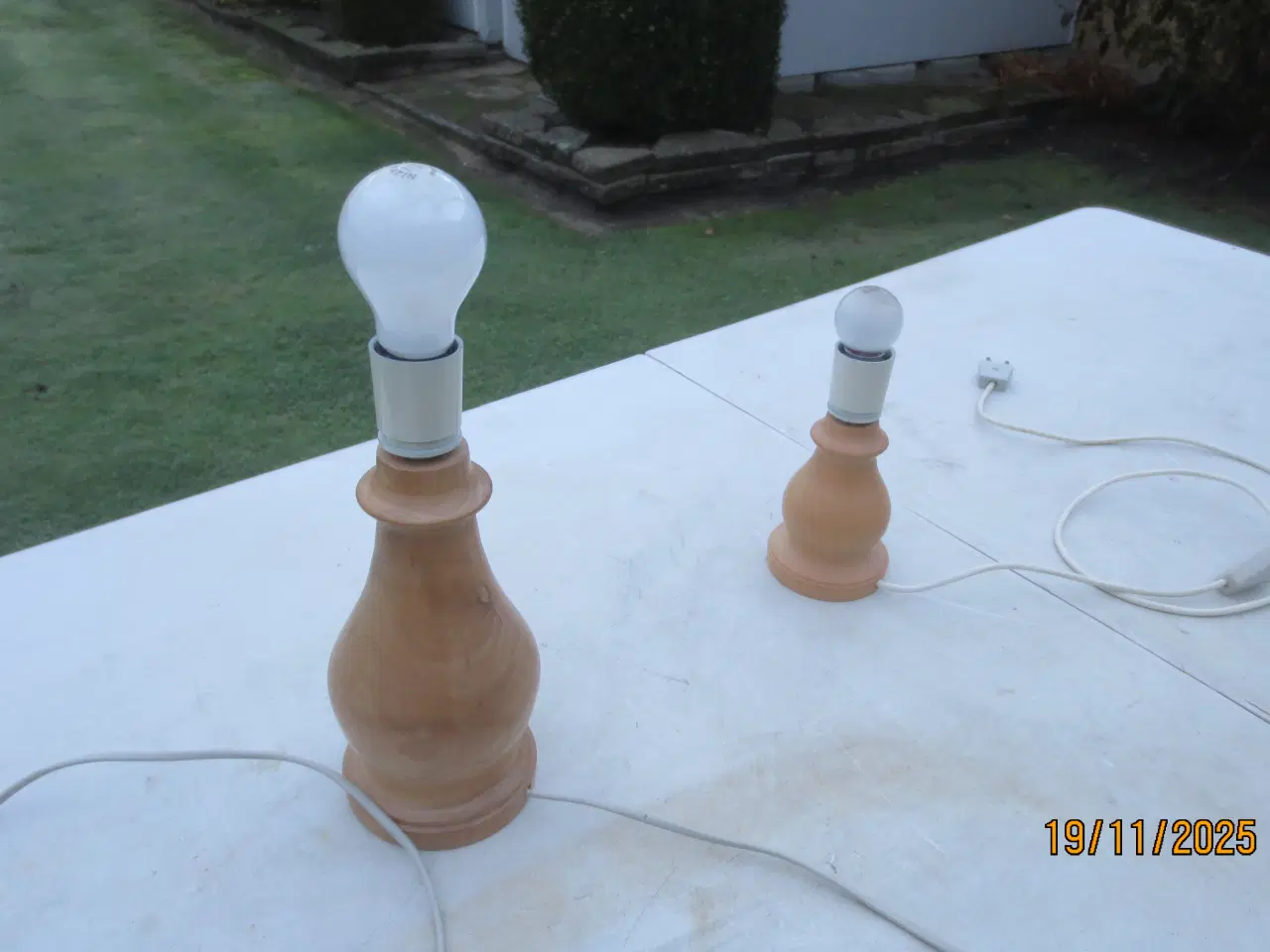 Billede 2 - 2 stk Bordlamper i Bøgetræ 