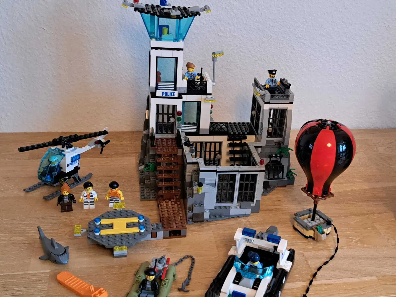 Billede 1 - LEGO City - Fængselsø - 60130