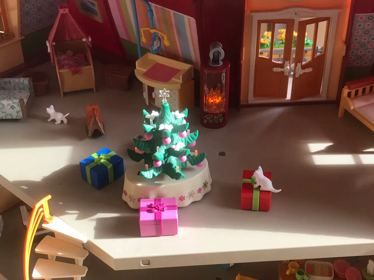 Billede 9 - Stort dukkehus 