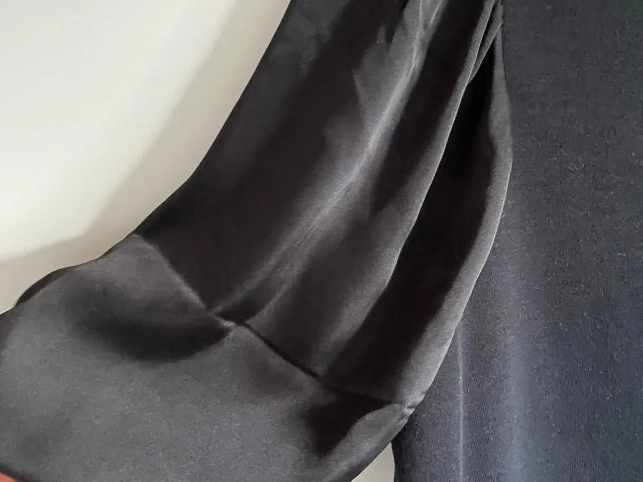 Billede 3 - Kort sort kjole, Vero Moda, str small (42/44)