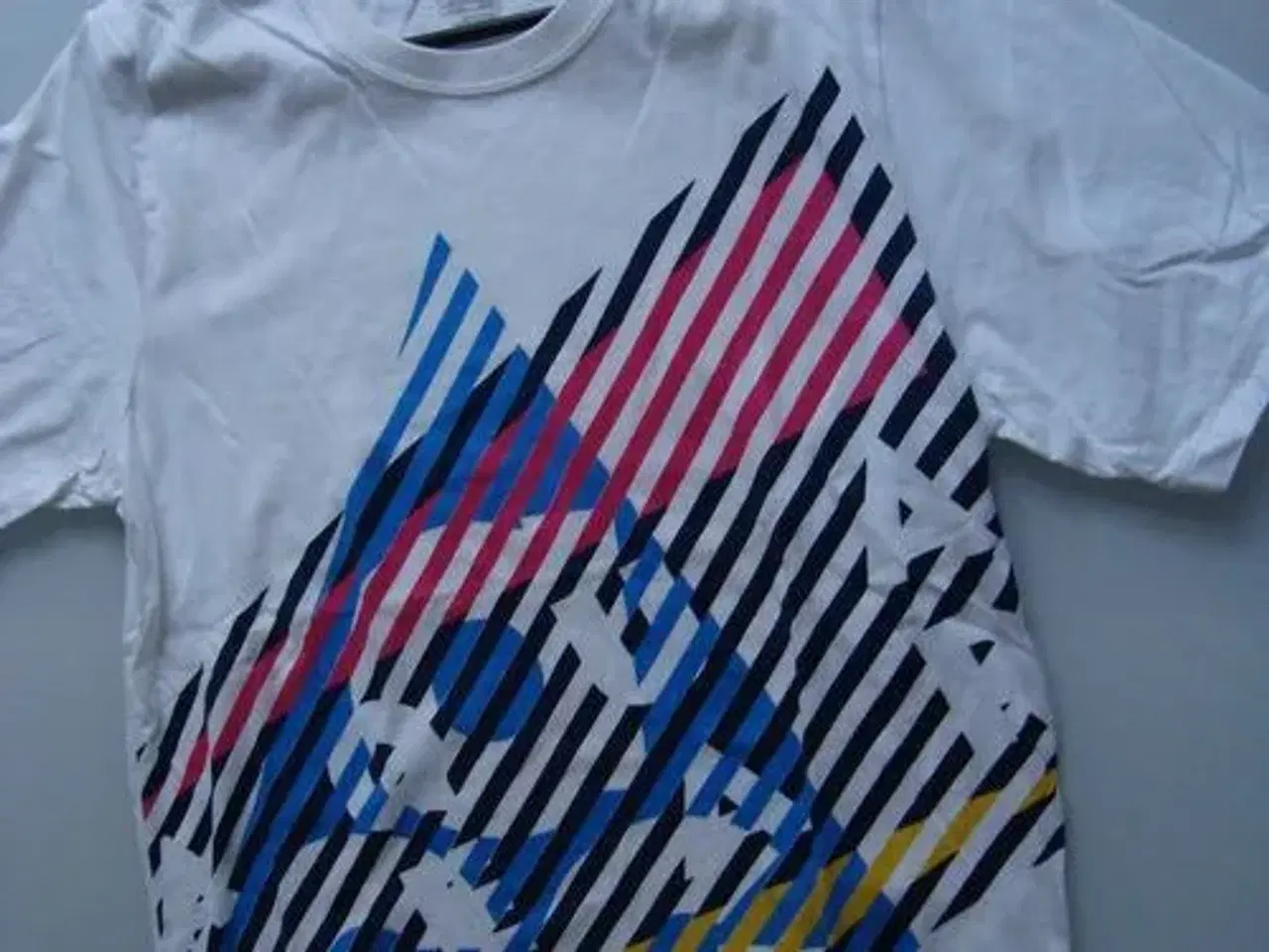 Billede 1 - Nike t-shirt med print sælges