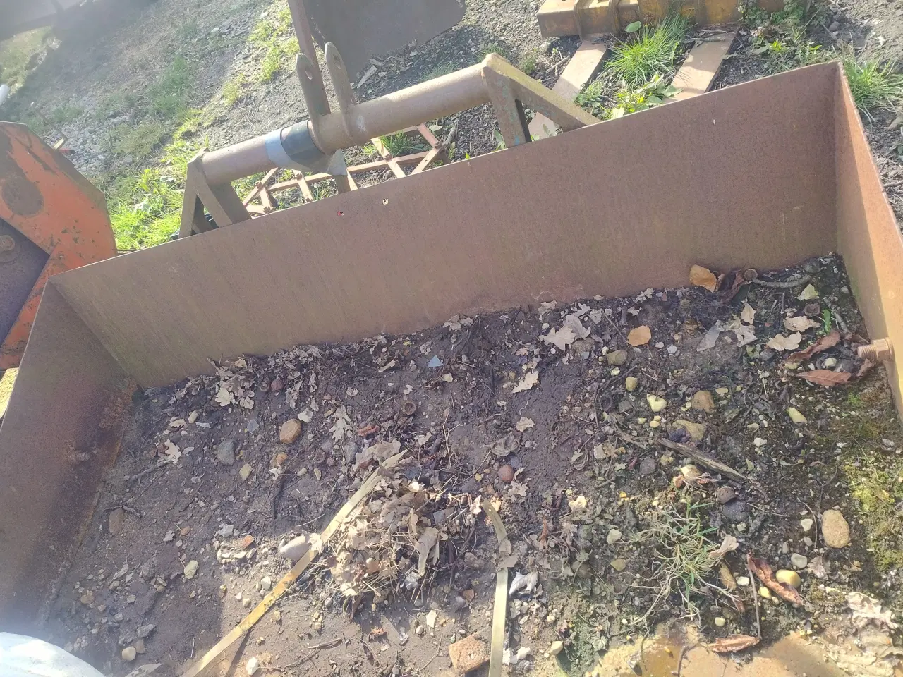 Billede 2 - Bag skuffe sælges 