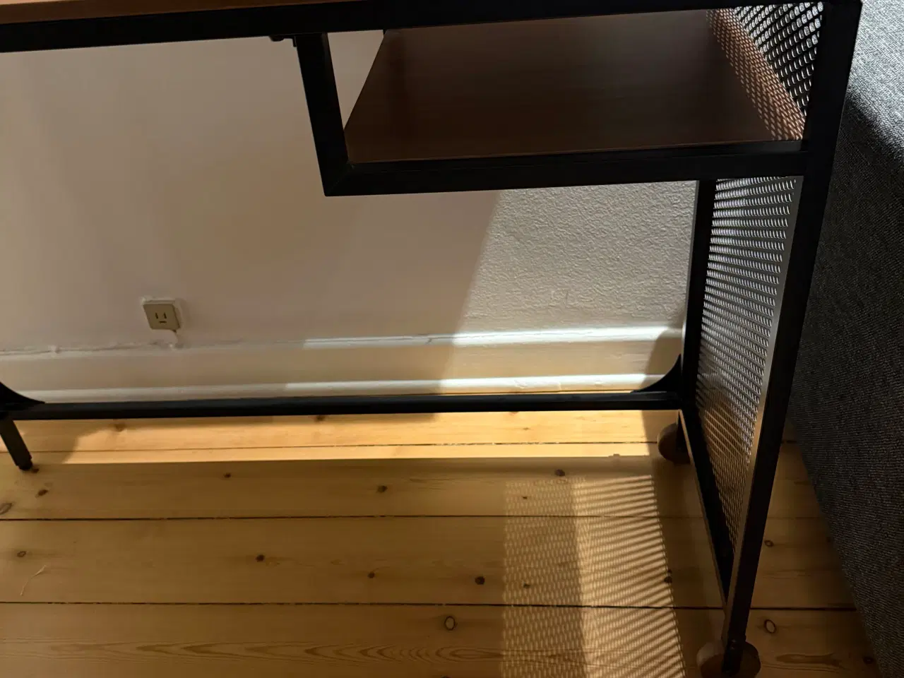 Billede 3 - Skrivebord fra ikea 