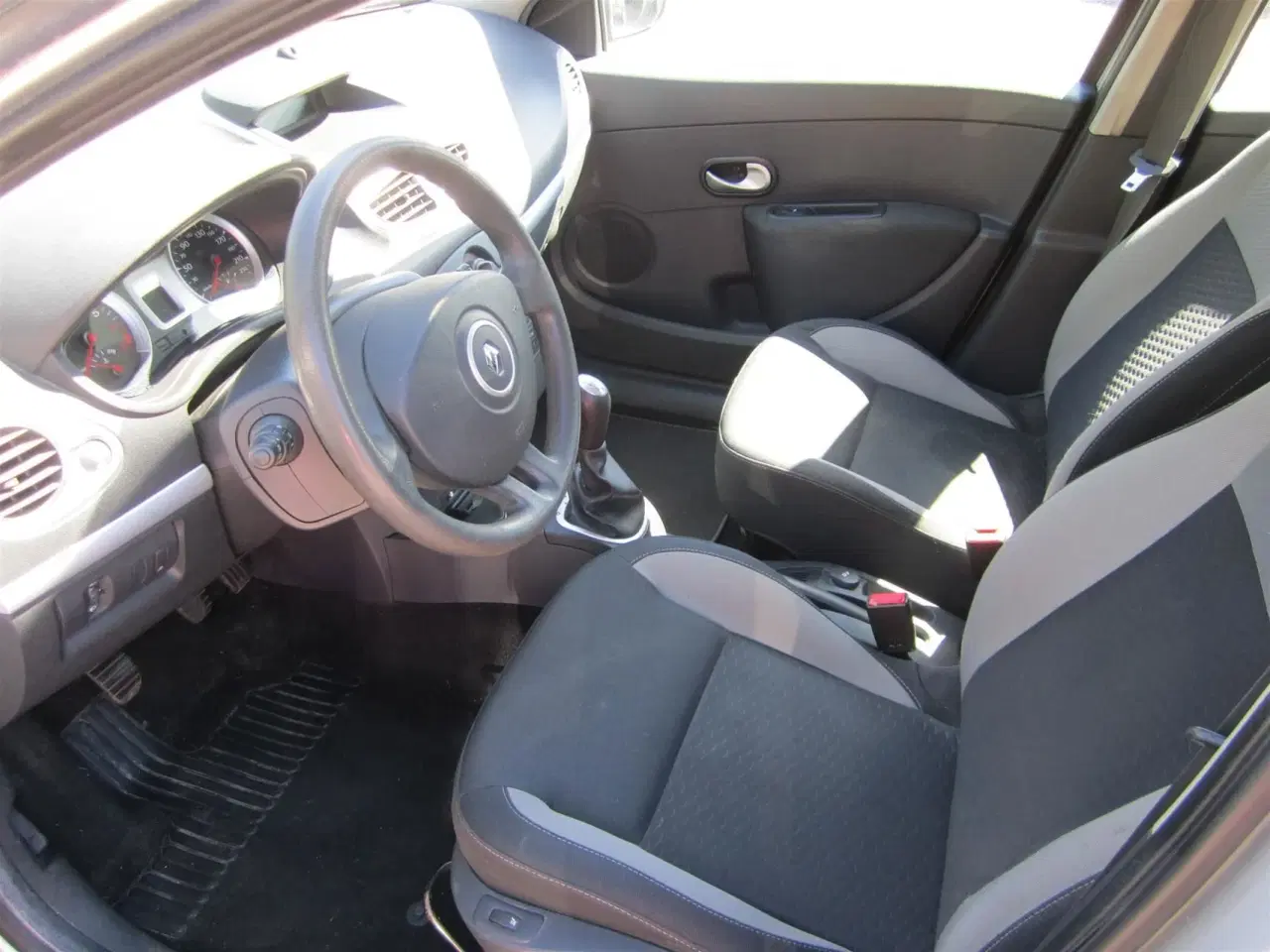 Billede 6 - Renault Clio Sport Tourer 1,2 16V Authentique 75HK Stc
