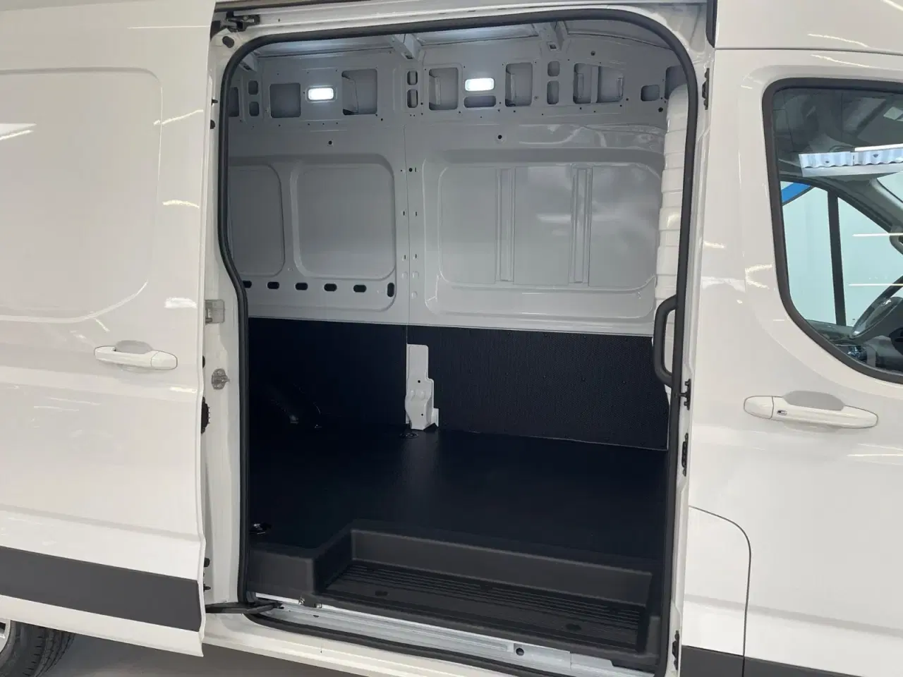 Billede 13 - Maxus e-Deliver 9 88 L3H3 Kassevogn