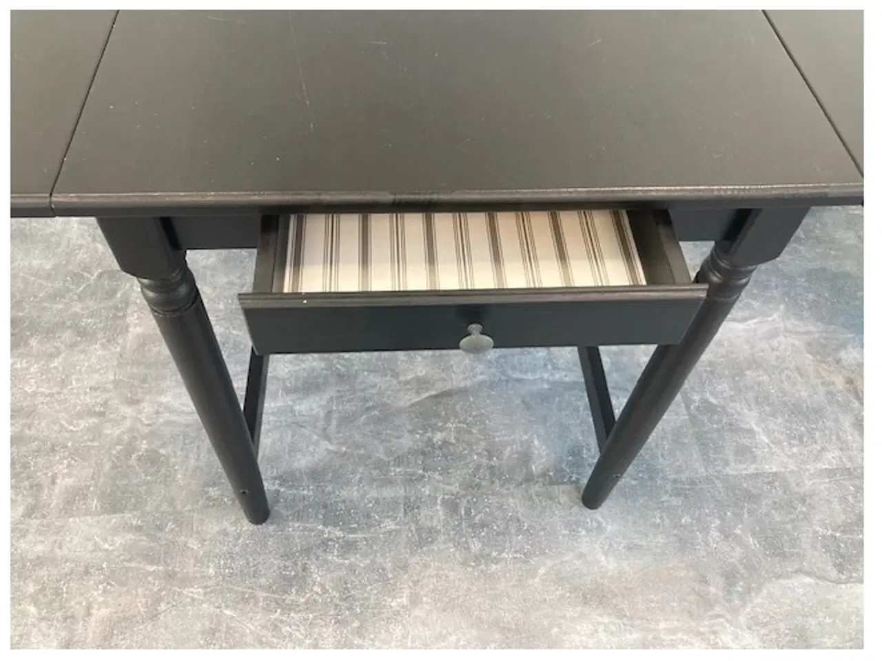 Billede 1 - Bord og 2 stole