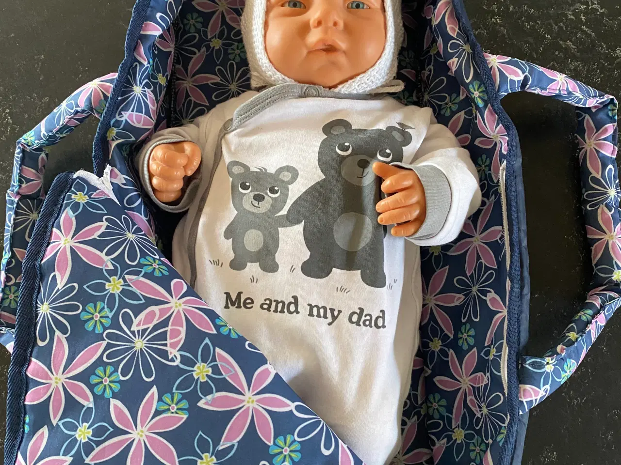 Billede 1 - Dukke med taskeseng