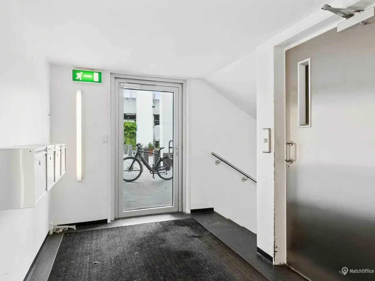 Billede 7 - Lyst kontorlejemål eller kliniklejemål med højt til loftet - tæt på offentlig transport og Motorring 3