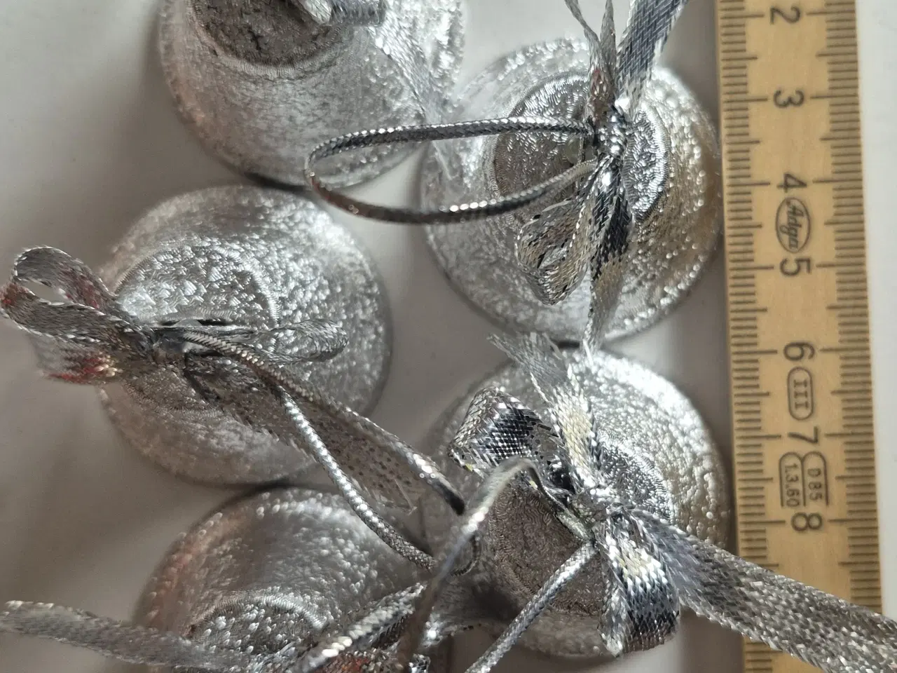 Billede 1 - Sæt med 5 Sølvglimmer Klokker til Juletræet