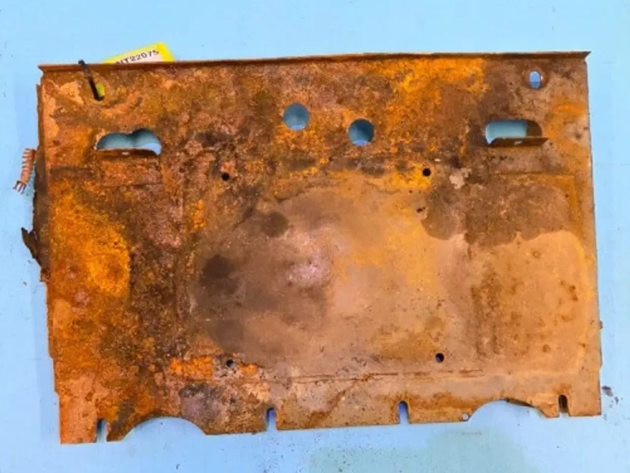 Billede 9 - Massey Ferguson 3085 Batteriholder 3387030M95