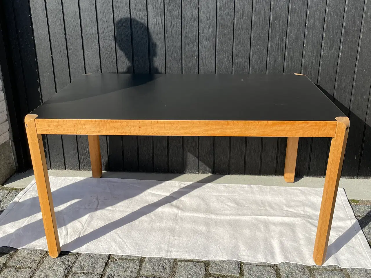 Billede 1 - Ry møbelfabrik. Bord eg og sort laminat. 