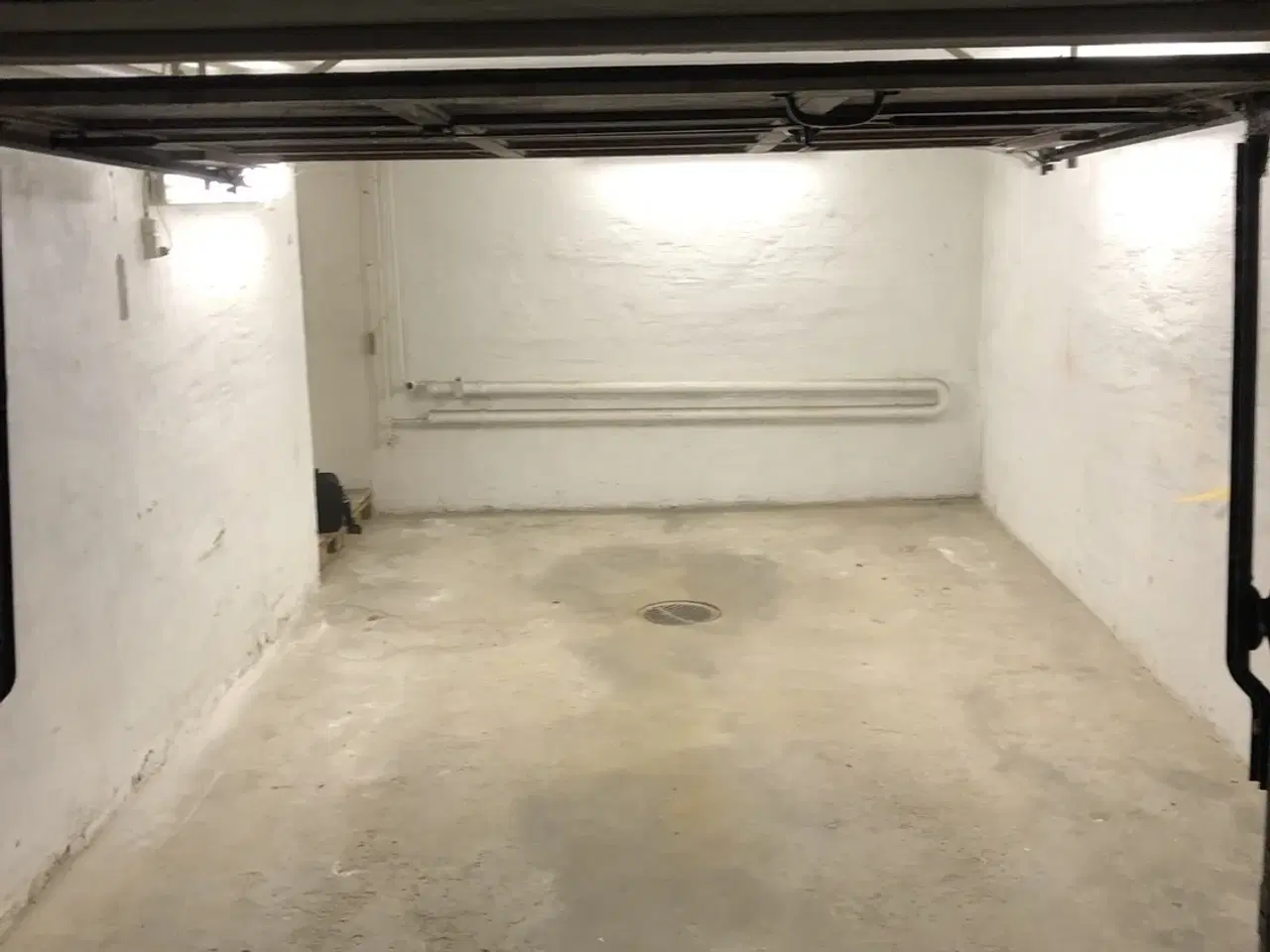 Billede 1 - Stor garage på Frederiksberg