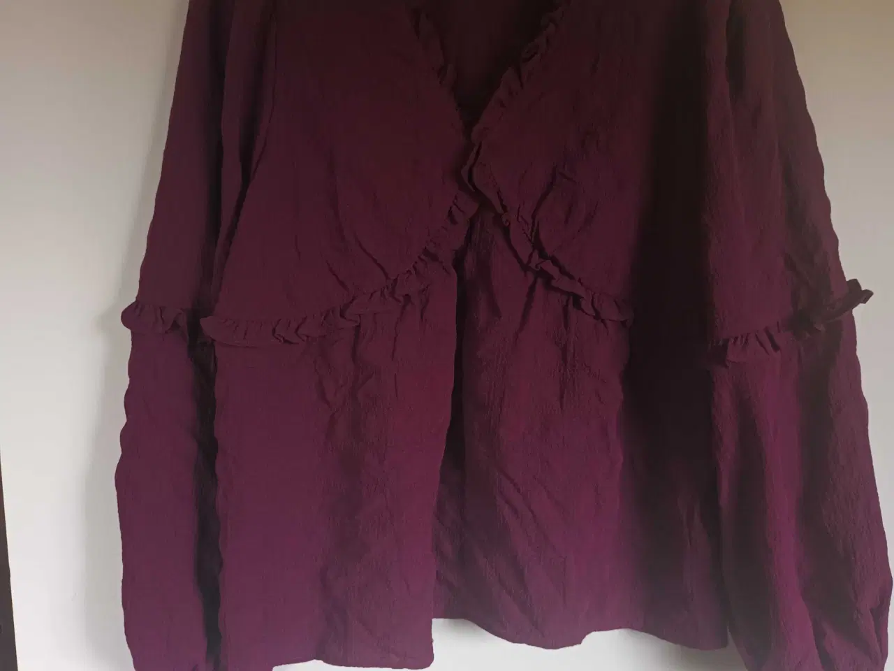 Billede 1 - Flot bluse i smuk farve.