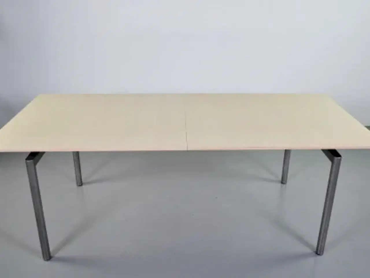 Billede 7 - Konferencebord fra paustian med plade i birk, med udtræk.
