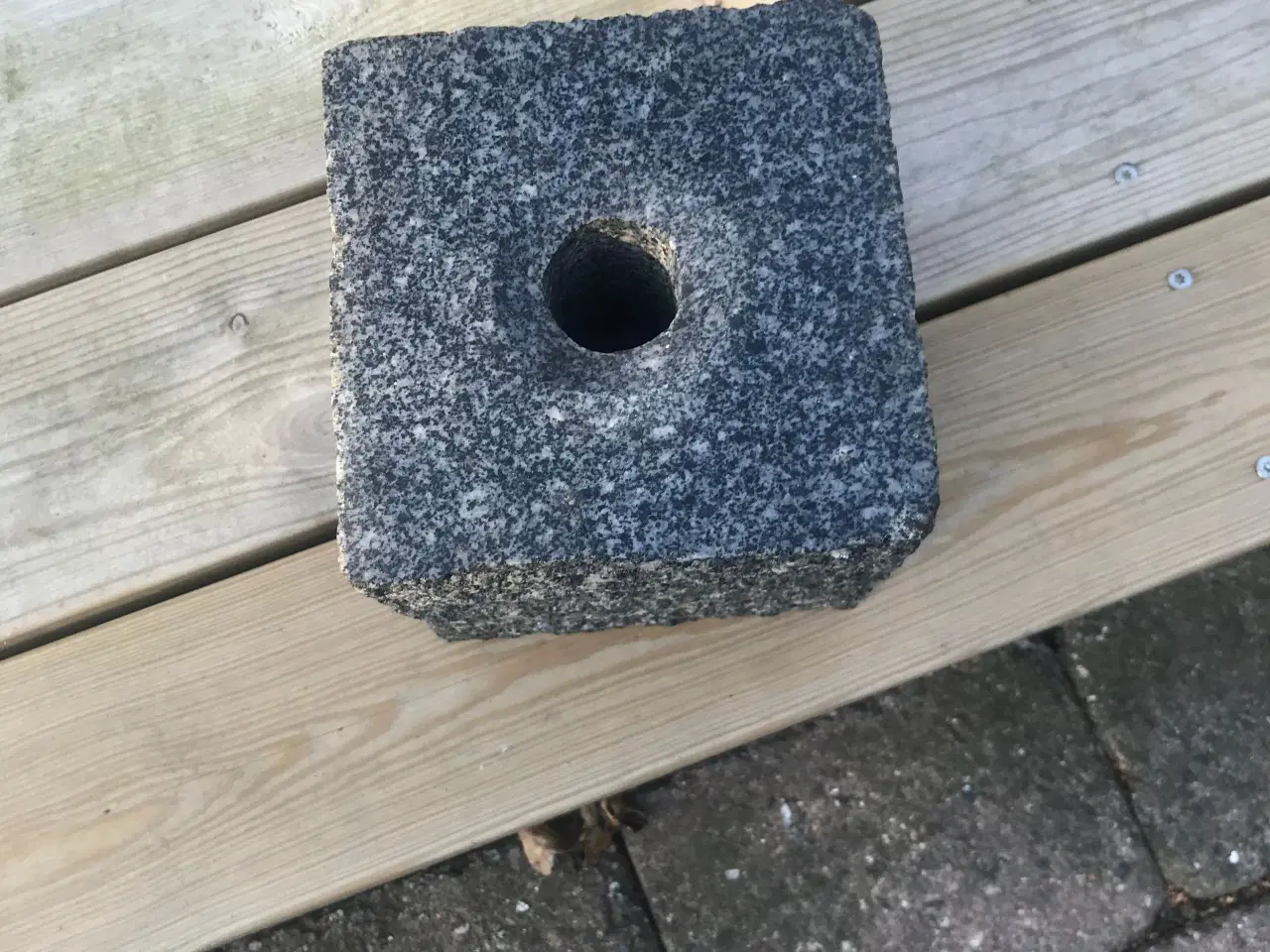 Billede 2 - Vandsten springvandssten granit