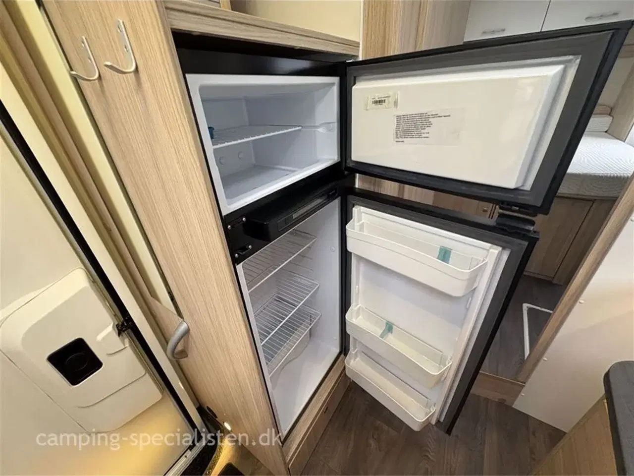 Billede 13 - 2019 - SunLight I 69 L Activ Automatgear SunLight T 69 L 2019 - helintegreret autocamper med queensbed - Se den nu hos Camping-Specialisten.dk