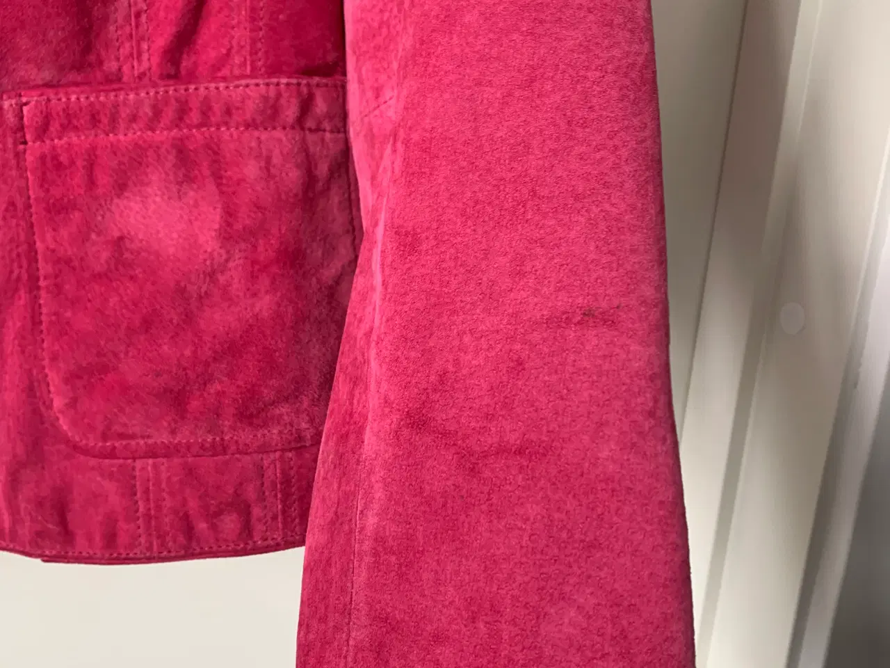 Billede 5 - Pink ruskindsjakke vintage