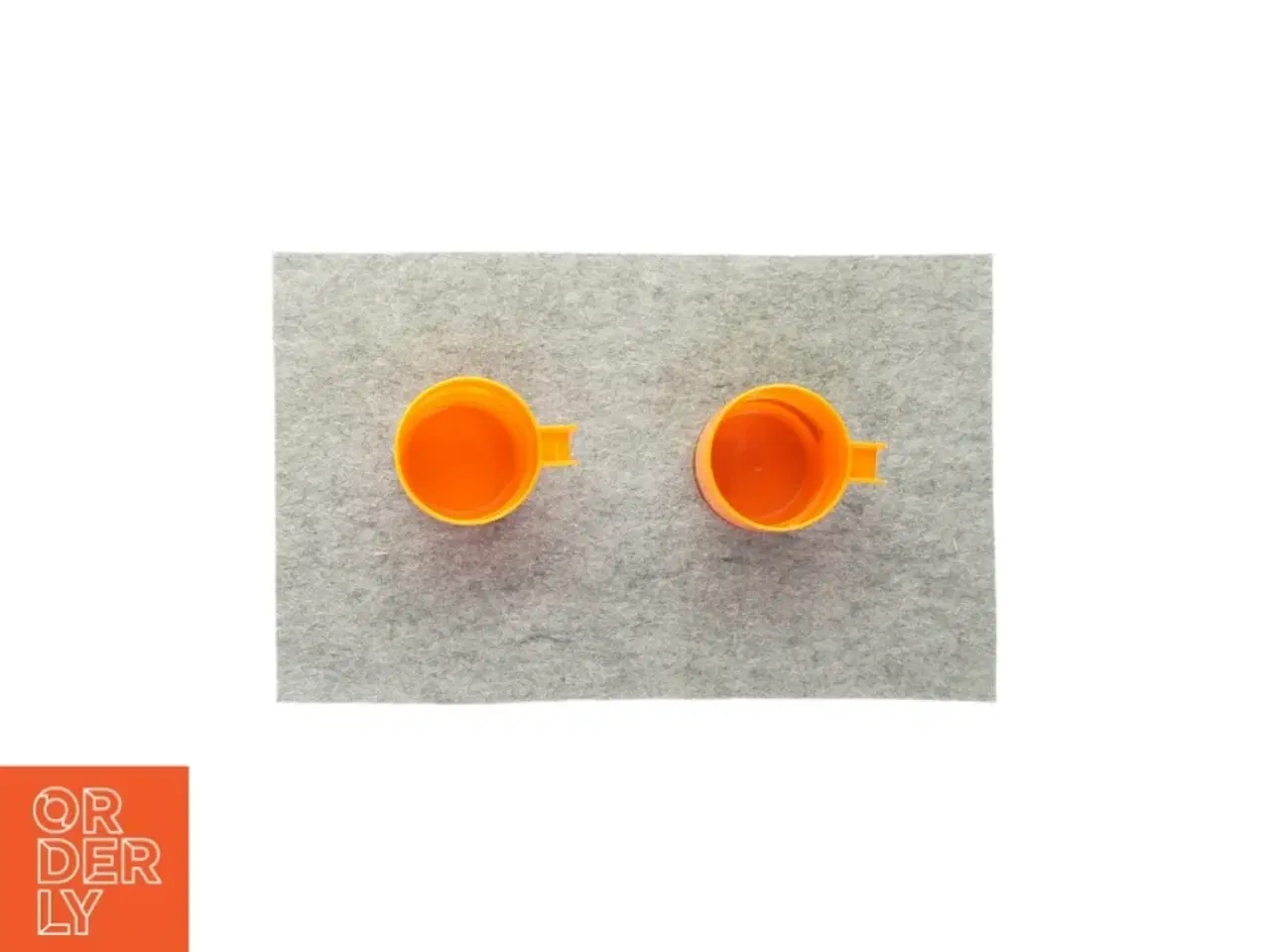 Billede 3 - Plastikkopper (2 stk) (str. HØ 8 X 8 cm)