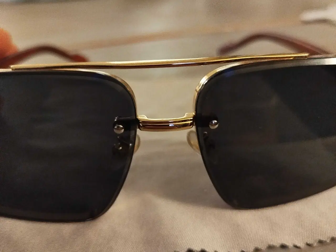 Billede 1 - Stor Herre solbrille guld og træ look