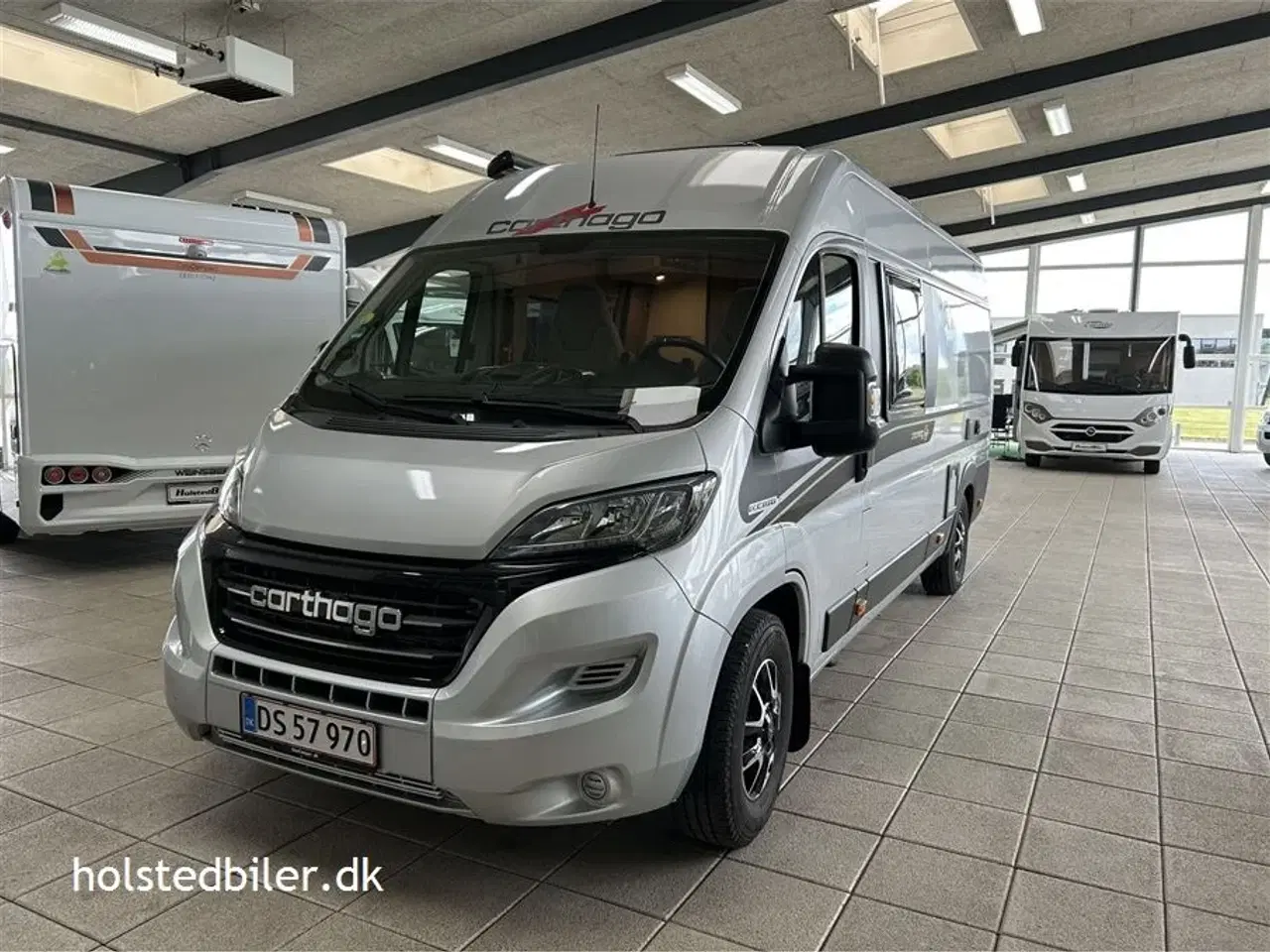 Billede 2 - 2021 - Carthago van 640 LE Chaming   Luksus van med enkeltsenge og automatgear