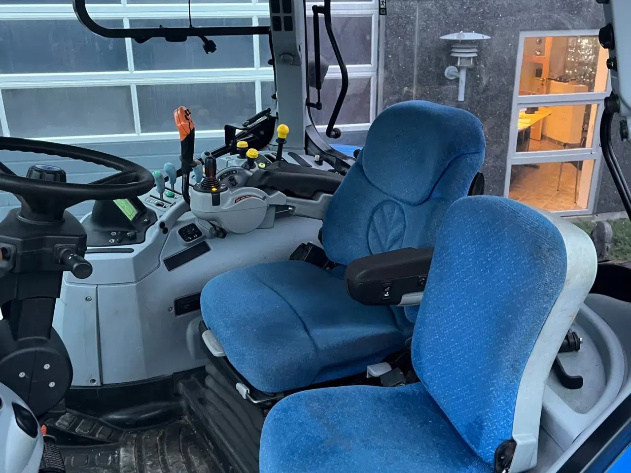 Billede 6 - New Holland T7030 Med frontlift og frontPTO