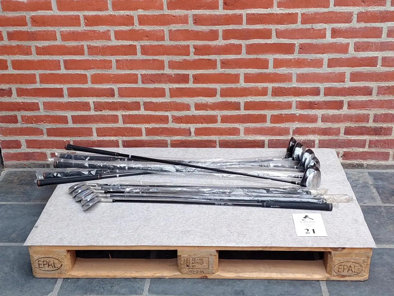 Billede 1 -  10 stk Køller og jern. Heraf 5 køller og 5 jern