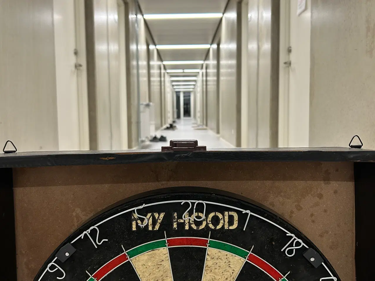 Billede 6 - Super lækkert dartskab i perfekt stand!