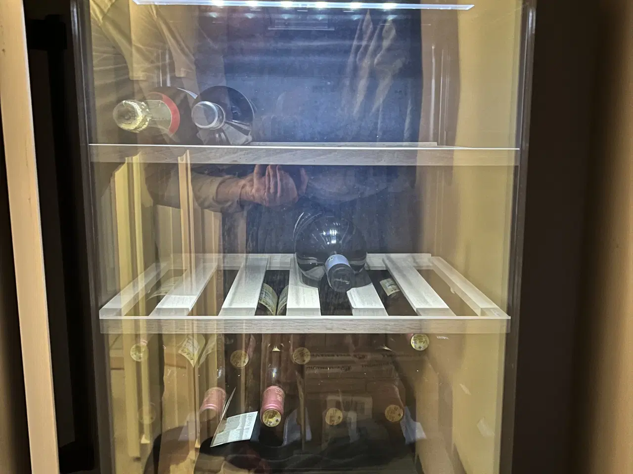 Billede 1 - 2 zone vinkøleskab - Sandstrøm(Elgiganten)