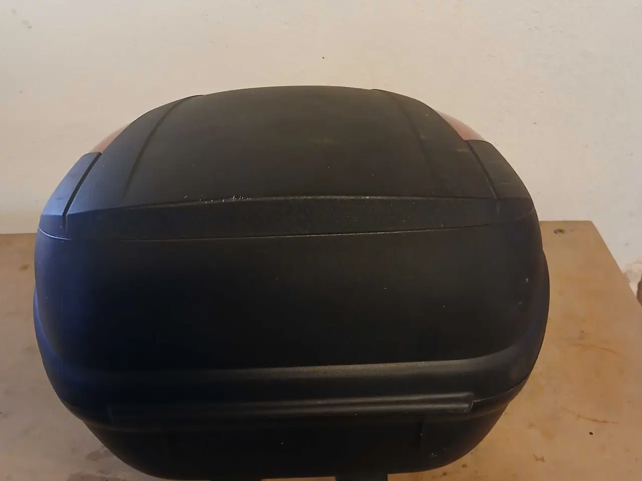 Billede 4 - Givi topboks sort/rød til motorcykel eller scooter