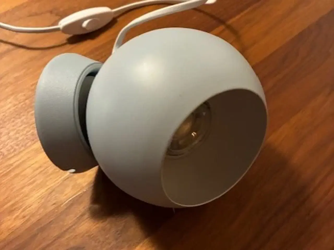 Billede 1 - 2 stk. lyseblå magnet- væglamper 